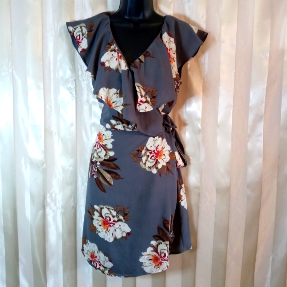PRETTY WRAP DRESS
